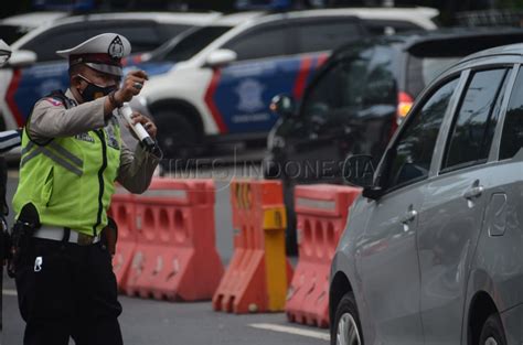 Korlantas Polri Cek Kesiapan Pos Penyekatan Di Cek Point Batas Kota