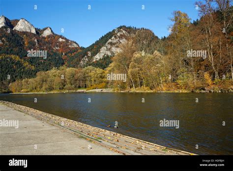 Dunajec River Gorge In Sromowce Nizne Pieniny Mountains Poland Stock