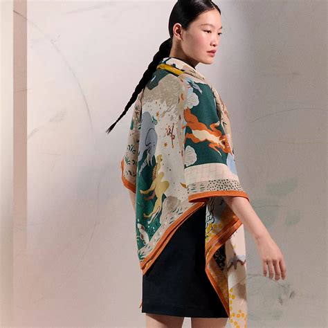 le livre desope shawl  beige hermes thailand