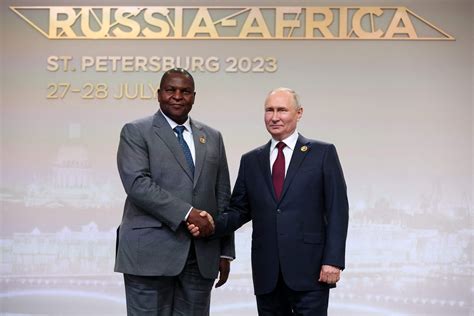 Il leader centrafricano ringrazia la Russia (e la Wagner): "Ha evitato