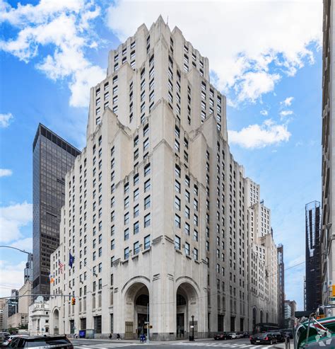 200 madison ave new york signs a massive new tenant 23