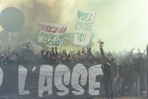 Foot Manifestation Des Supporters Stéphanois Aux Abords De Geoffroy