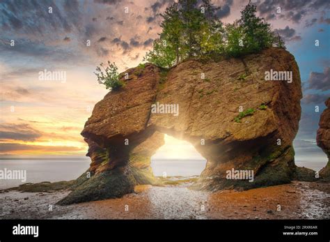 Hopewell Rocks Provincial Park Sunrise Hi Res Stock Photography And