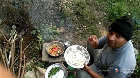 आफ्नो बारीमा फलेको सब्जी सब्जी पकाउदै आलु मुला र सिमि कोnepali