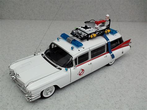 Pseudo Cars: Ecto-1 - Ghostbusters (1984)