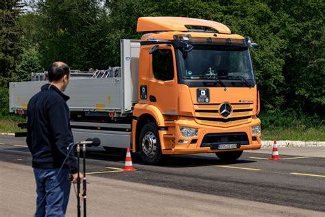 A MÜNSINGEN DAIMLER TRUCK LIEBHERR ET KÄSSBOHRER TESTENT LEURS FUTURS