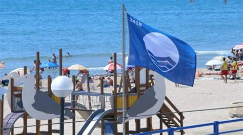 Estas son las 729 banderas azules que ondearán este verano en playas y