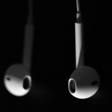 how to connect earphones to iphone