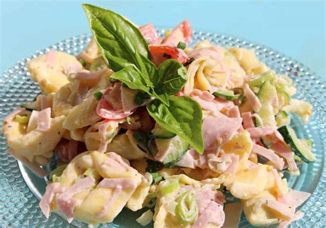 Absolut schmackhafter Tortellini Salat mit Schinken für 30 Minuten