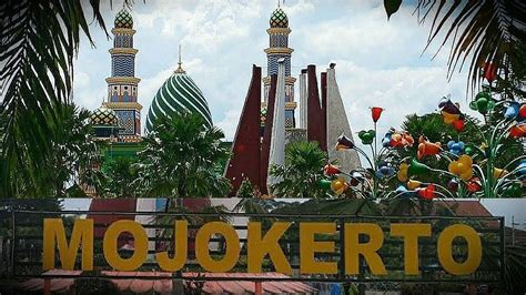 Alun Alun Mojokerto Masjid Agung Al Fattah Taman Kota Mojokerto