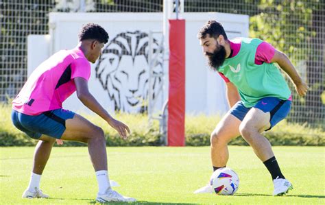 Vesga Guruzeta y Ander Herrera al margen en la sesión del martes