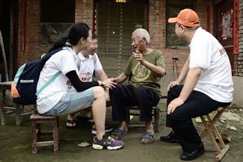 志愿者探访抗战老兵 黄海波为公益发声 手机新浪网