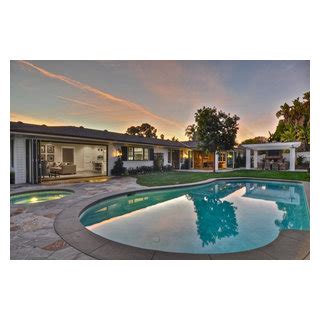 Kewamee Transitional Pool Orange County By Spinnaker