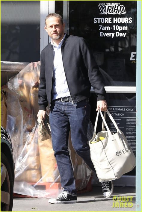 Photo Charlie Hunnam Goes Grocery Shopping In Los Angeles 12 Photo