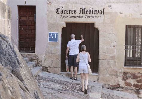 Los pisos turísticos piden en Cáceres un trato fiscal distinto al de