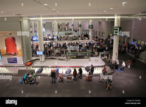 Baggage Carousel Airport Hi Res Stock Photography And Images Alamy