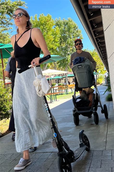 Yvonne Strahovski Aka Y Strahovski Aka Yvonnestrahovski Nude Leaks Faponic