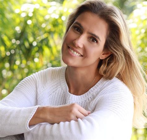 Deborah Secco fala sobre expor a filha Maria Flor Não tenho o