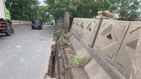 Waspada Kecelakaan Beton Pembatas Jalan Jembatan Marunda Cilincing