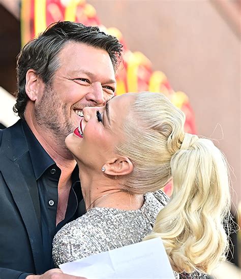 Gwen Stefani Tears Up During Blake Shelton S Speech At Walk Of Fame Ceremony See Photos