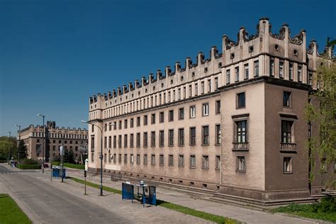 Centrum Administracyjne Huty Architektura Krakowa Po Roku