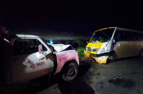 Camión de ruta y camioneta chocan de frente hay cuatro lesionados