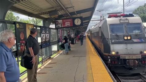 Nj Transit Northeast Corridor Local Train 3846 To New York Arriving