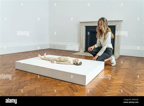 Ron Mueck Dead Dad Hi Res Stock Photography And Images Alamy