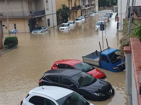 Alluvione In Toscana Dalla Puglia Partono Volontari E Mezzi Della