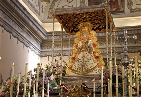 Peregrinación de la Hermandad del Rocío de Bonares ante la Blanca Paloma