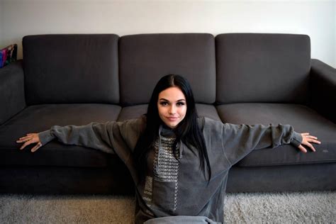 Wallpaper Maggie Lindemann Women Singer Brunette On Floor Long