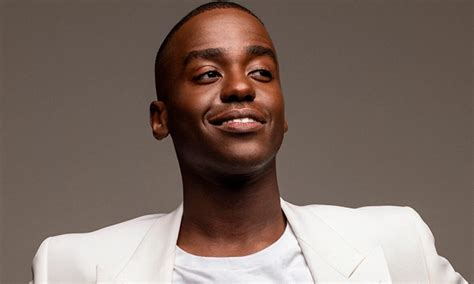 Astro de Sex Education será novo Doctor Who Além da Tela