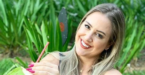 Ex Bbb Patr Cia Leitte Posa De Topless E Exibe Corpo Escultural Ap S