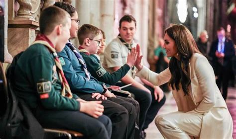 Princess of Wales steals the show at Christmas carol concert - English ...