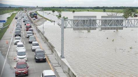 12 Jalur Tol Di Jakarta Terendam Banjir Tol JORR Paling Parah