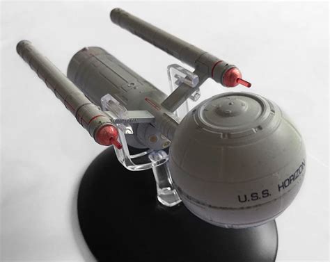 REVIEW: Eaglemoss Official Starships 100 & 101: Daedalus-class USS ...