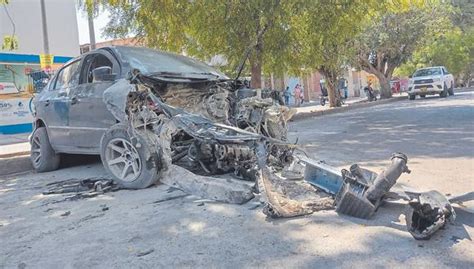 Piura Automóvil De Policía Choca Contra Dos Casas Y Se Incendia Edicion Correo