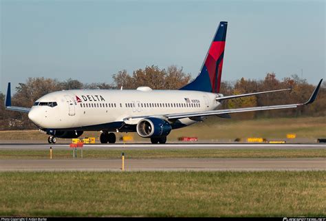 N387DA Delta Air Lines Boeing 737 832 WL Photo By Aidan Burke ID