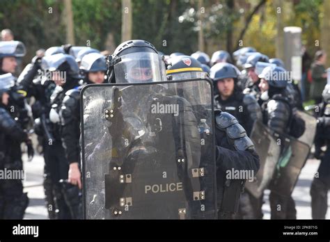 Paris Frankreich April Neue Zusammenst E Zwischen Polizei