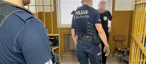 Żory Policjanci zatrzymali podpalacza 50 latek podpalił budkę z