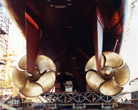 Low Angle Stern On View Of The Us Navy Usn Arleigh Burke Class