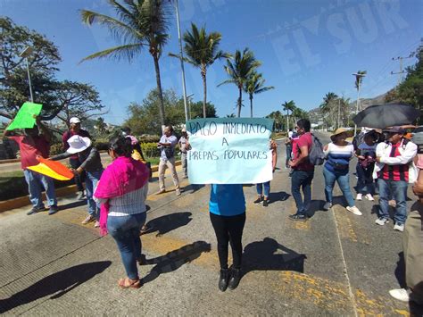 Bloquean Maestros De Prepas Populares En La Zona Diamante Exigen El