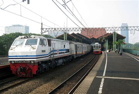 Stasiun Gambir ~ Indonesia's Railway