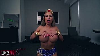 MUJER MARAVILLA TETONA MILANO CHUPA POLLA XVIDEOS