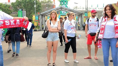 Antusias Supporter Polandia Argentina Jepang Di Stadion Jalak