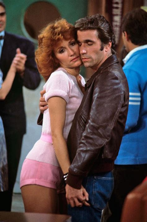 Carol 'Pinky' Tuscadero and Fonzie - Happy Days (1970s) : r/nostalgia