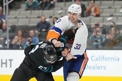 Video: Zdeno Chara Fights In Record-Breaking Game - NHL Trade Rumors ...