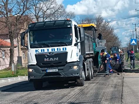 U Toku Asfaltiranje Kr Edinske Ulice U E Zekovi A Sremske Novine