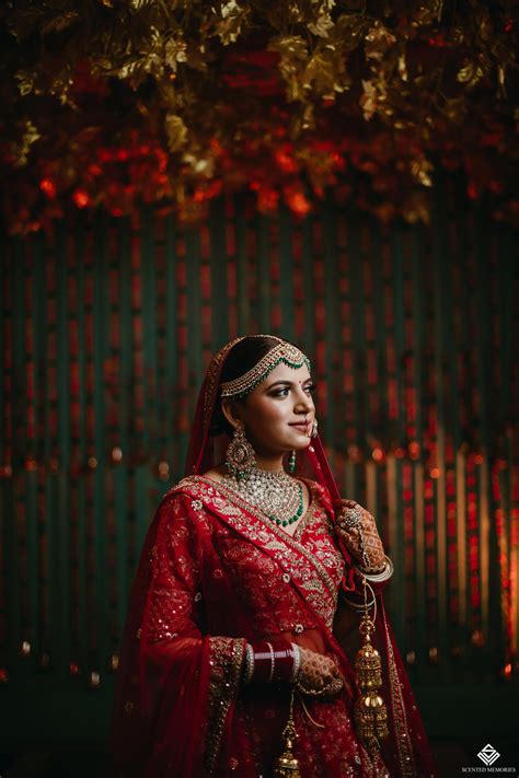 Bride Wedding Photoshoot Ideas Indian Wedding Poses Bride Photography Poses Bridal Portrait