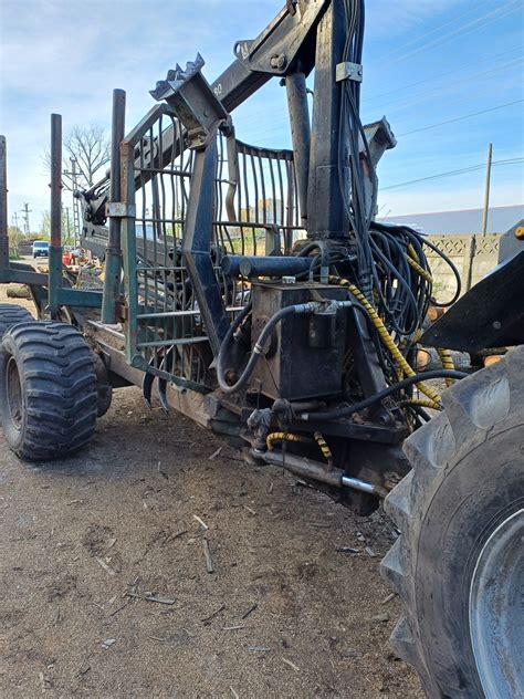 De Vanzare Tractor Forestier Valtra Cu Remorca Forestiera Cu Macara